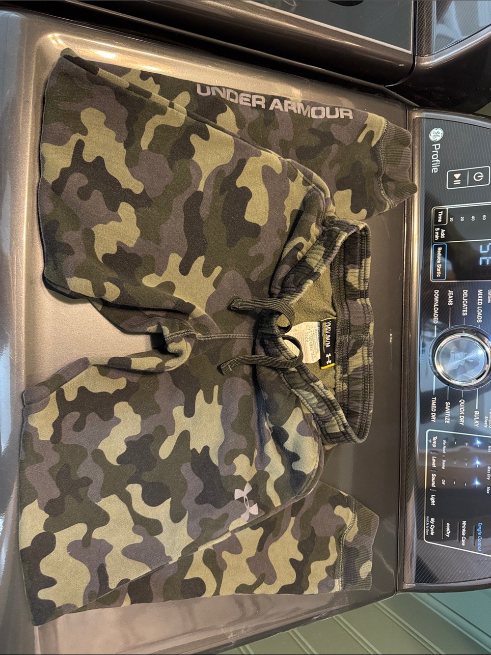 Under Armour sweats youth medium Olive & Black Camo